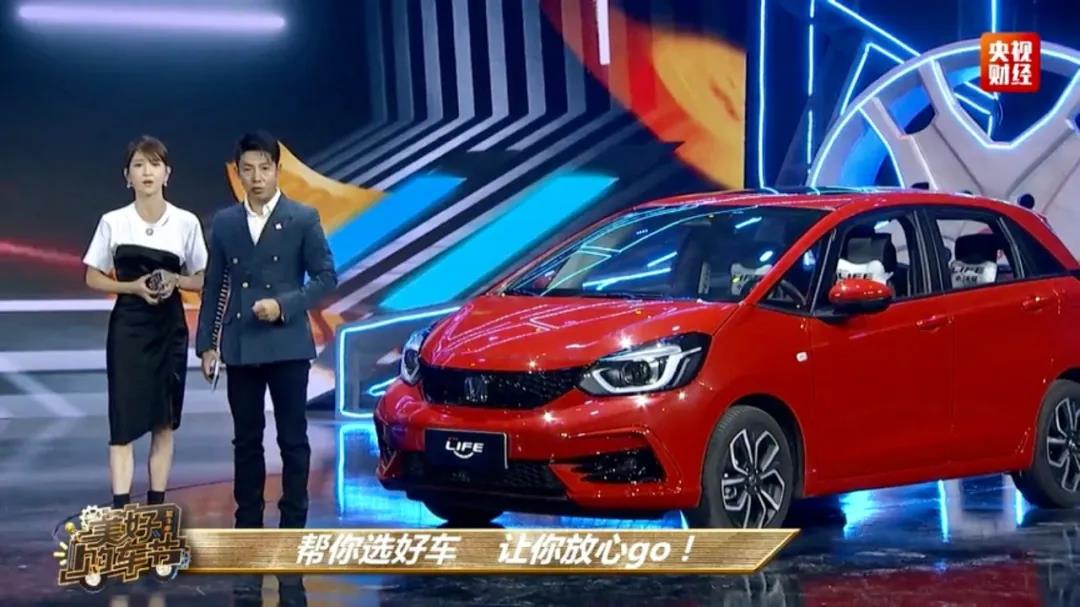 央視直播，名嘴主持竟現(xiàn)場“帶貨”？！